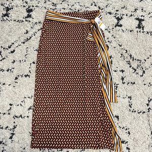 NWT Michael Kors geometric midi skirt, Size Small